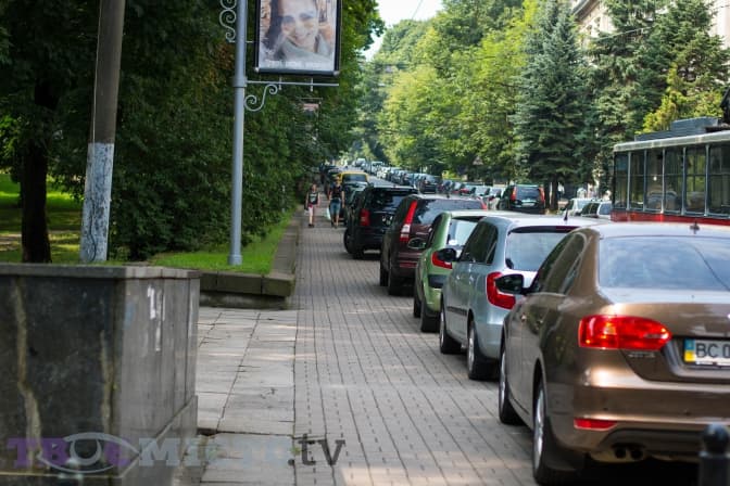 Штрафи за порушення правил паркування хочуть підняти удвічі