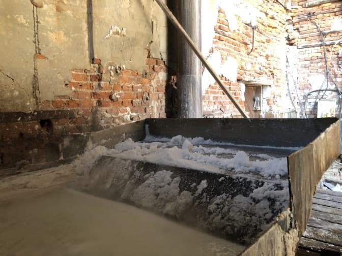 Як добувають сіль на Львівщині у найстарішій солеварні України