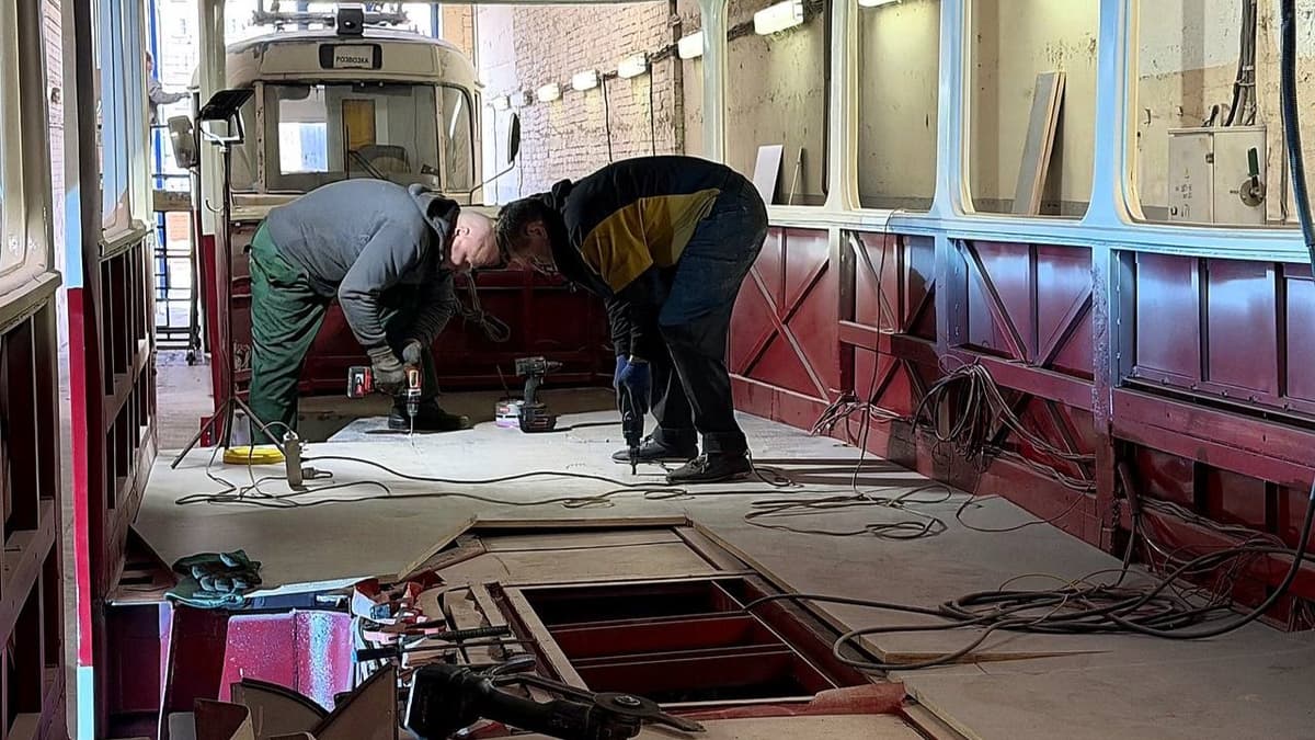 У Києві готують до виходу на маршрут оновлений трамвай "Татра Т3"