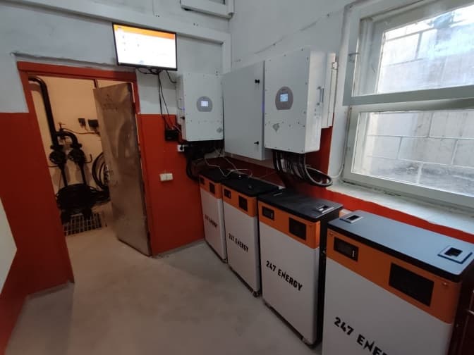 Багатоповерхівка в Києві продаватиме енергію від сонячних панелей