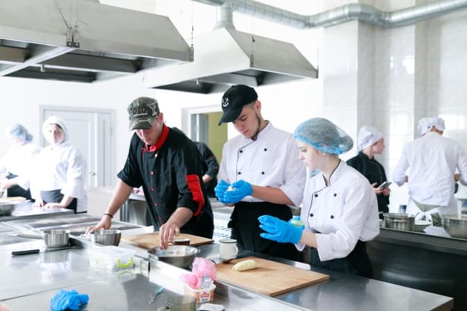 У Київському коледжі почали модернізацію кулінарної освіти за проєктом Клопотенка