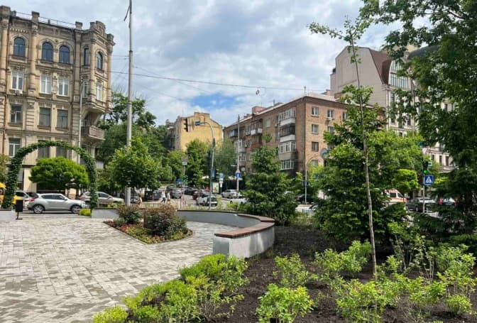 У Києві з’явилися дев’ять нових мініскверів із зонами відпочинку