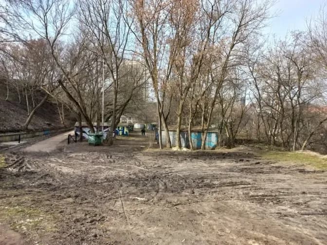 Київрада зняла з розгляду питання про будівництво підземного паркінгу біля Пейзажної алеї