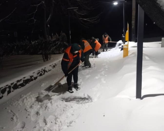 У Києві всю ніч прибирали сніг: для роботи техніки обмежили в’їзд вантажівок