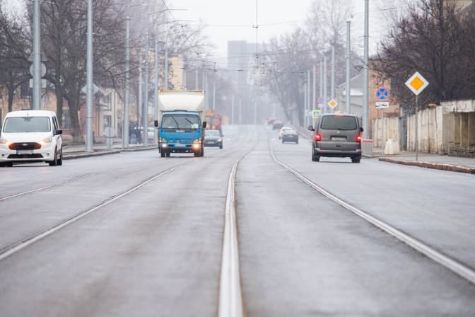 Рух трамваїв по вулиці Кирилівській відновлять 28 грудня