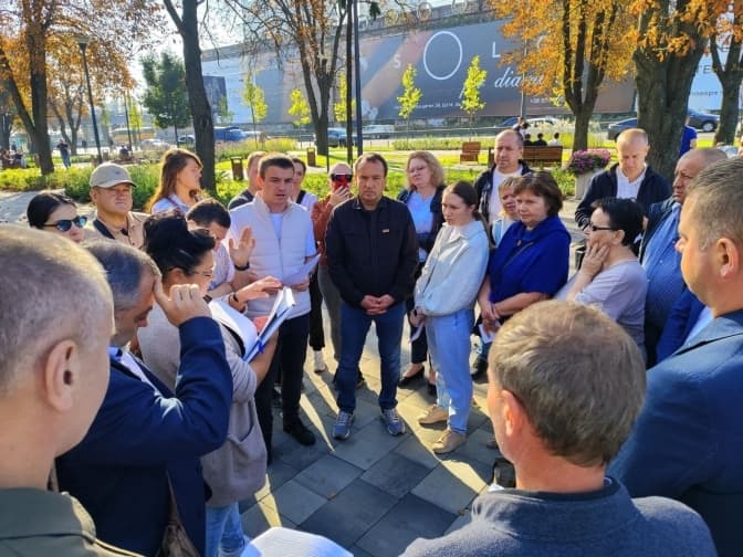 Біля станцій метро «Лук’янівська» та «Дорогожичі» демонтують МАФи