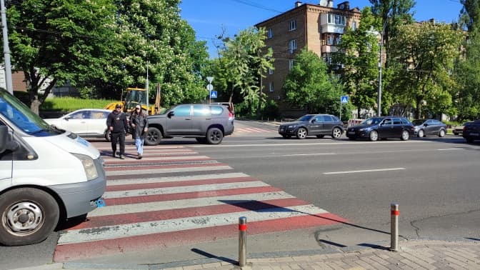 На проспекті Повітряних Сил в Києві облаштовують інклюзивний перехід