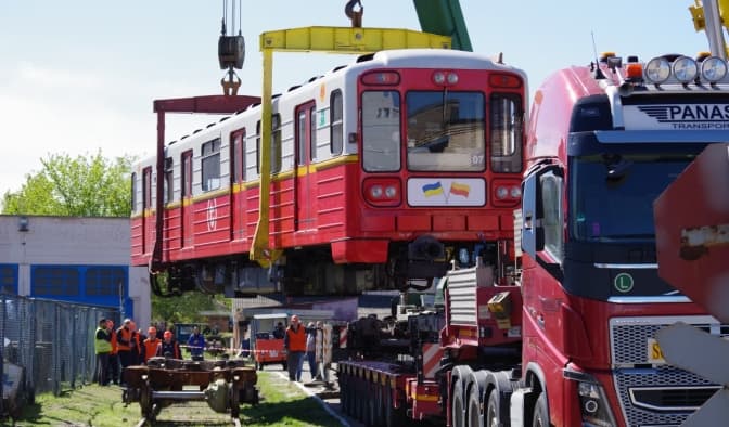 Київський метрополітен отримав ще шість вагонів із Польщі