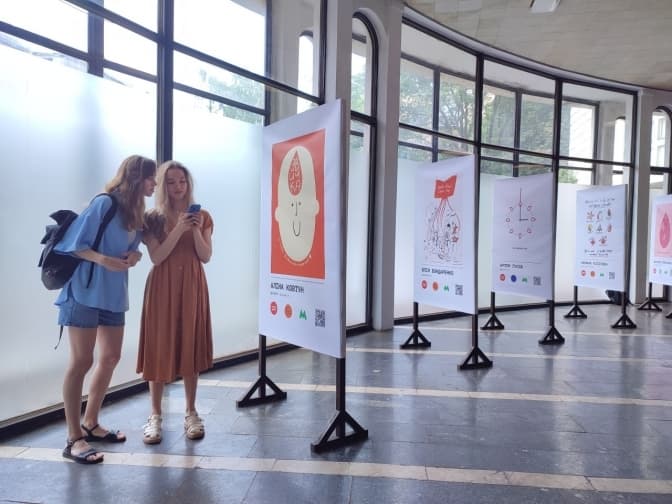 У столичному метро відкрилась виставка, присвячена донорству крові. Фото