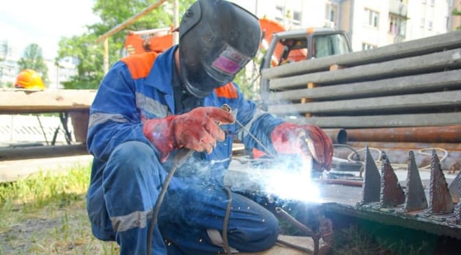 У Києві на проспекті Бажана розпочали заміну аварійної ділянки тепломережі