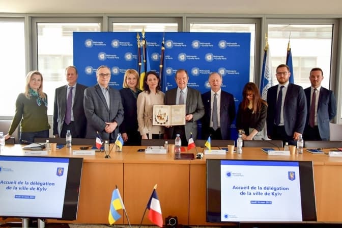 Париж виділив додаткові кошти на відновлення та розвиток Києва