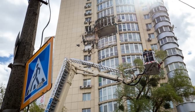 У Святошинському районі Києва завершили розбір аварійних конструкцій будинку, пошкодженого уламками дрона