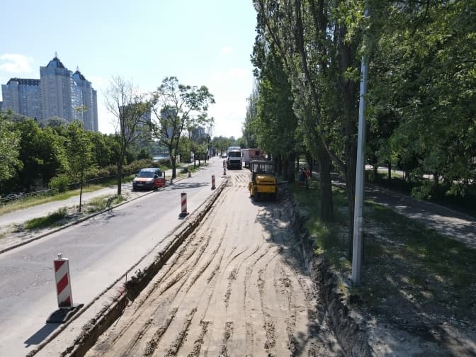 У Києві відновили ремонт на вулиці Ентузіастів