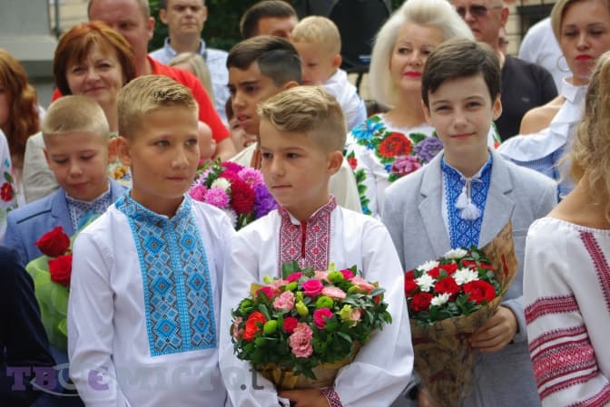 Львівські школярі відзначили початок навчального року. Атмосферні фото