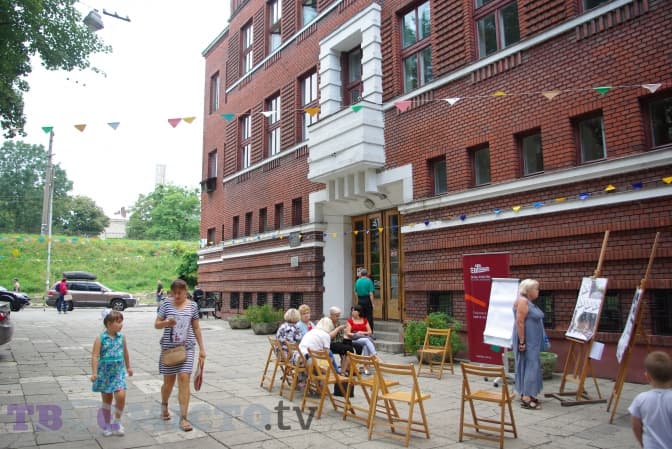 «Можна пагромче і на русскам». Як у Львові обговорювали громадський простір біля Палацу Хоткевича