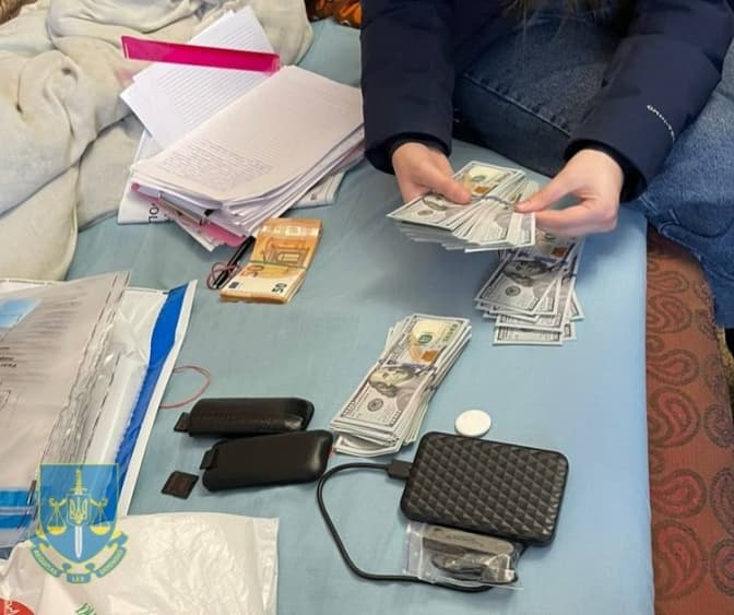 У Львові викрили злочинну організацію, що обкрадала людей під виглядом банківських установ