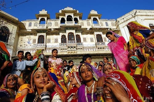 ЗМІ: незабаром українці зможуть отримувати візи в Індію по прильоту