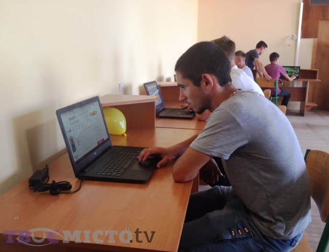 У Нижанковицькому ліцеї благодійники облаштували комп’ютерний клас