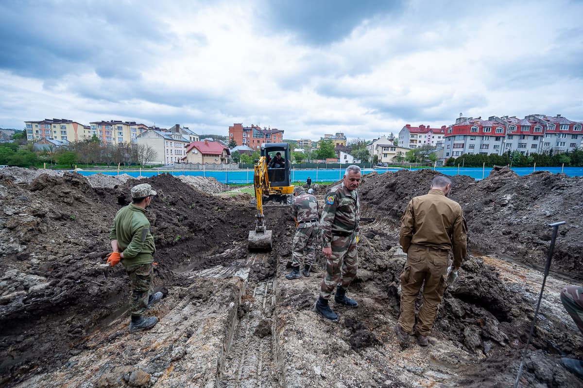 Як Львів створює нове військове кладовище і чому на Львівській митниці проводили обшуки. Підсумки доби