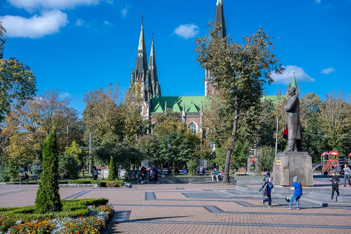 Як у Львові оновлять Привокзальний район та в Україні скасують селища міського типу. Підсумки доби