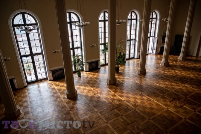 Екскурсія підземеллям у Львові, яке збудували з каміння замку, де жив князь Лев. Фото