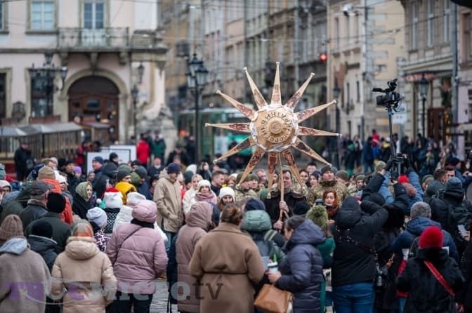 Коли у Львові встановлять різдвяного дідуха і відкриють шопку