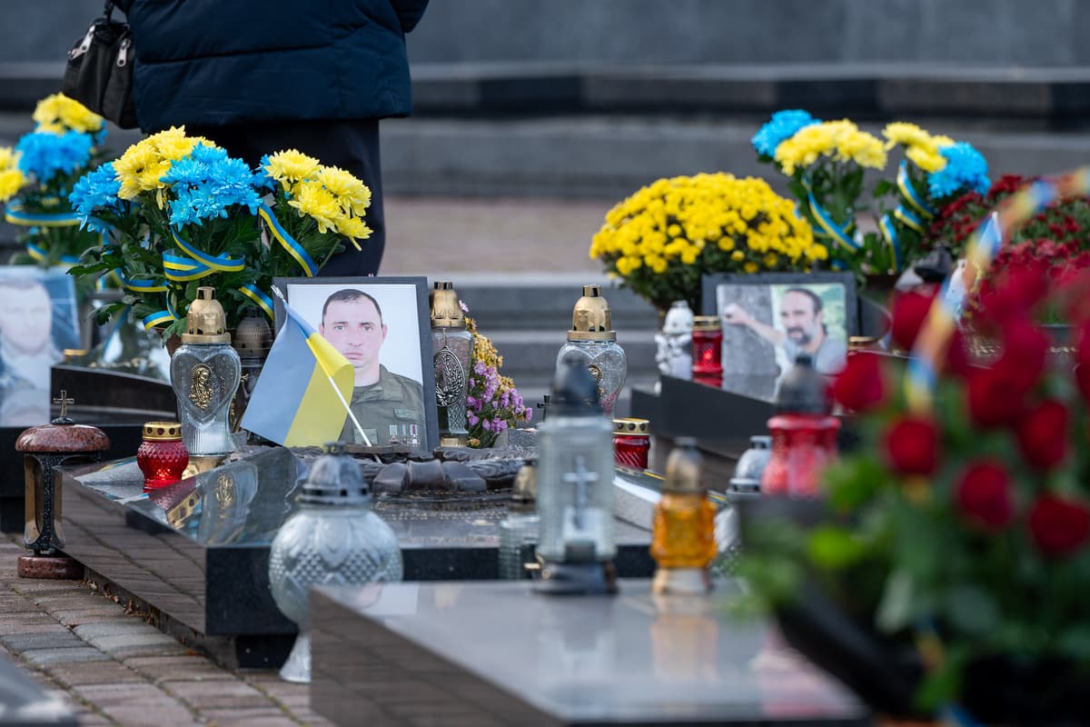 День Гідності та Свободи. На Личаківському кладовищі вшанували полеглих борців за волю України