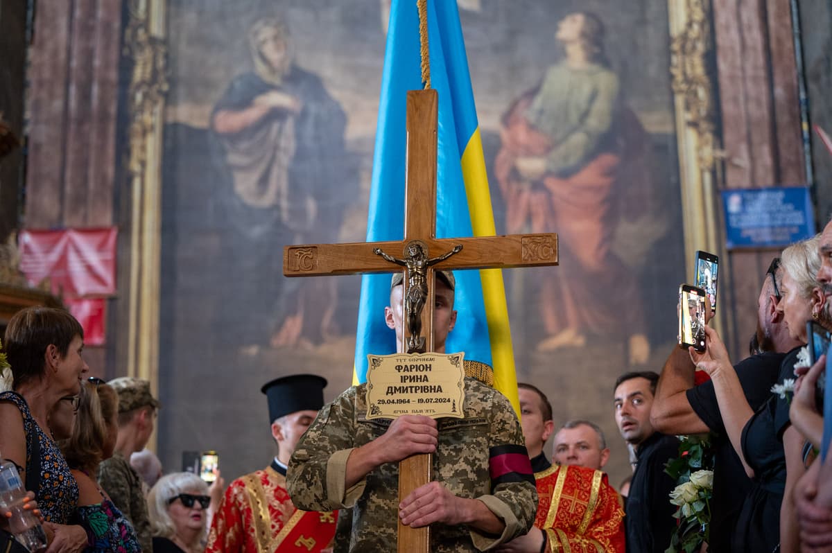 «Якось вона сказала, що не боїться смерті». Як у Львові прощалися з Іриною Фаріон. Підсумки доби