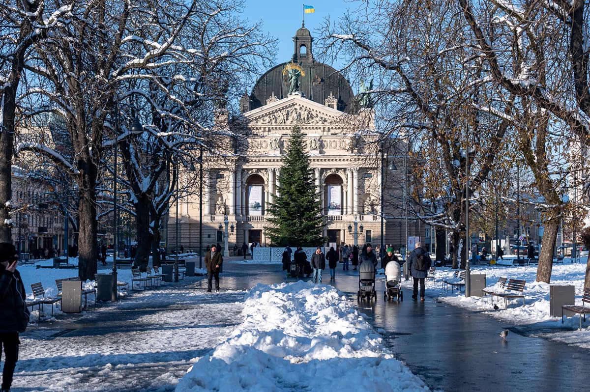 Чи справді Львів найдорожчий за вартістю життя та що задекларував керівник митниці. Підсумки доби