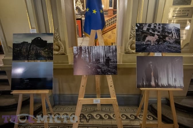 У Львові відкрилась міжнародна виставка на тему війни. Фоторепортаж