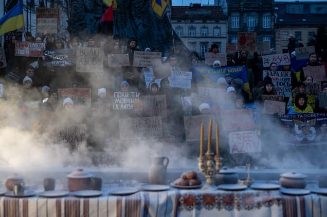 У Львові відбулася акція підтримки військовополонених «Третє Різдво в полоні». Фото