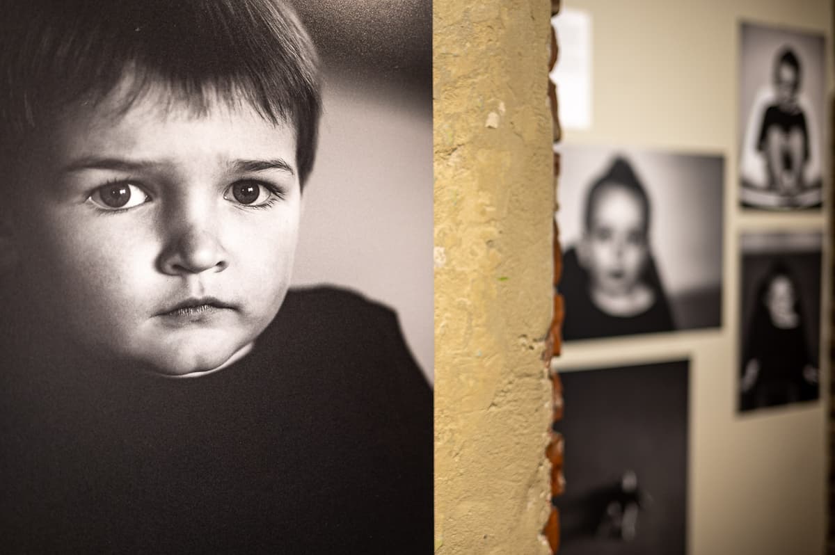 У Львові відкрили виставку, яка через очі дітей з аутизмом показує їх світ. Фото