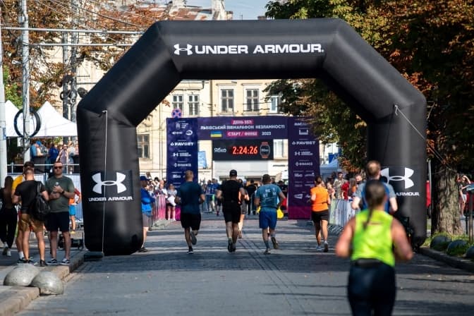 У Львові відбувся благодійний напівмарафон. Фото