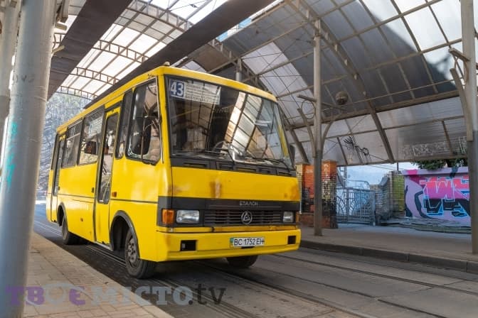 Вартість проїзду у львівських автобусах підняли до 15 грн