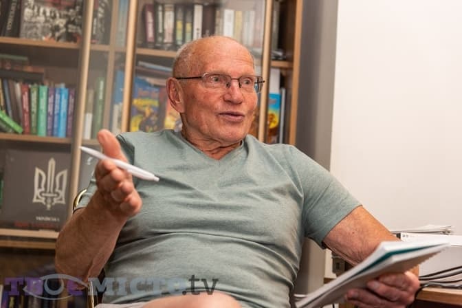 «Мені соромно читати 10-ту статтю Конституції, де є потурання російській мові», – Ярослав Кендзьор