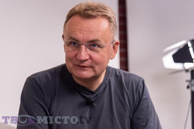 Садовий наголосив, що розмови про ялинку не на часі