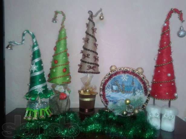 На зимові свята львів'яни можуть придбати оригінальні ялинки