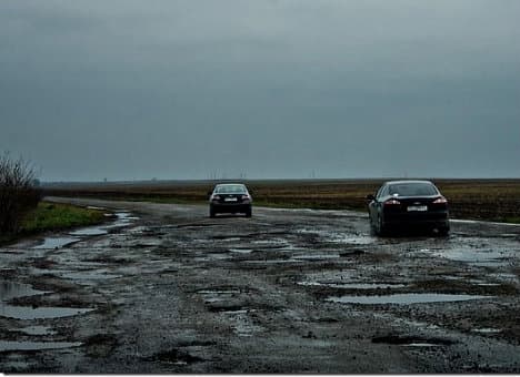 На одній з найгірших доріг Львівщини організують автопробіг