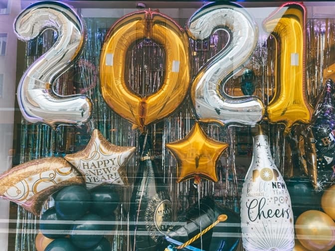 У новорічну ніч ресторанам і кафе дозволили працювати до ранку