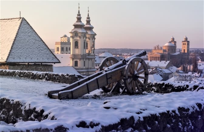 Куди полетіти зі Львова. Еґер – вода, вино і соляна гора