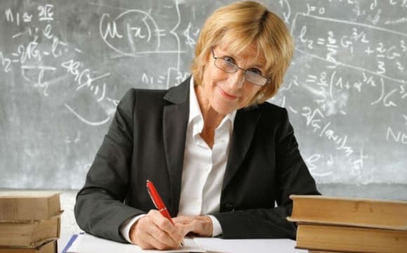 В Україні планують змінити умови праці для вчителів-пенсіонерів