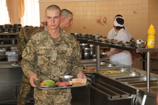 Львівських курсантів почали харчувати за стандартами НАТО