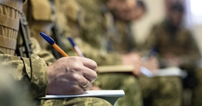 Скільки чоловіків заброньовано на Львівщині