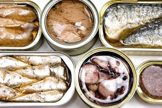 27-річого львів'янина госпіталізували із підозрою на ботулізм. Ймовірно, через консерви із супермаркету