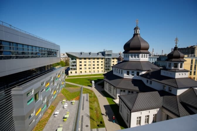 У Львові студентці відмовили у поселенні в гуртожиток УКУ нібито через ЛГБТ-символіку: відповідь університету