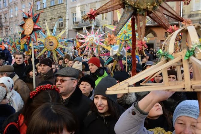 Фото дня у Львові: містом пройшла Хода звіздарів