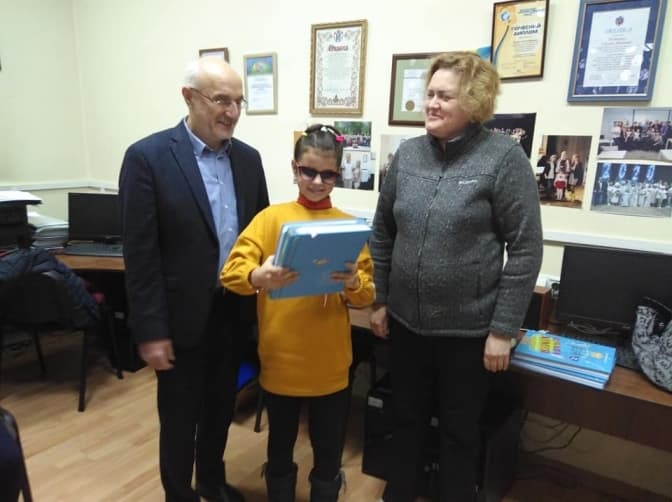 Двоє львівських професорів віддали державну премію на потреби незрячих дітей