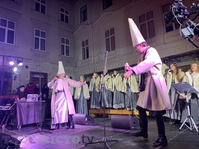 У Львові біля головного дідуха зіграв автентичний вертеп XVII ст. Фото, відео