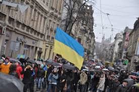 Львів'янам радять не їхати власним транспортом в центр