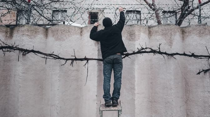 Поліція викрила канал постачання наркотиків у Личаківську виправну колонію